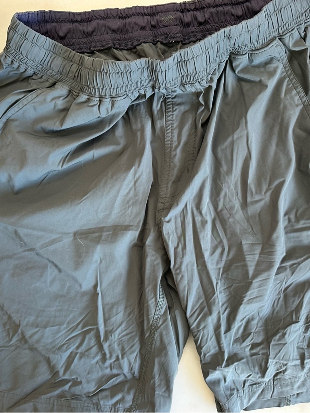 Rhône Lightweight Grey Athletic men Shorts. Large